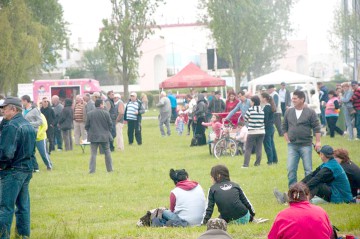Năvodărenii s-au distrat cu Axinte, la picnic. Udrea, prilej de ironie